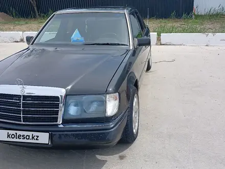 Mercedes-Benz E 320 1993 года за 2 500 000 тг. в Атырау