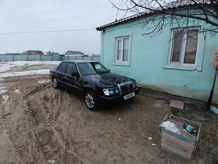 Mercedes-Benz E 320 1993 года за 2 500 000 тг. в Атырау – фото 7