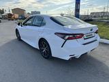 Toyota Camry 2021 года за 13 800 000 тг. в Алматы – фото 3