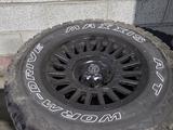Новая резина с дисками Maxxis AT Worm — drive 17 за 470 000 тг. в Алматы – фото 4
