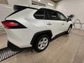 Toyota RAV4 2022 годаfor17 500 000 тг. в Атырау – фото 3