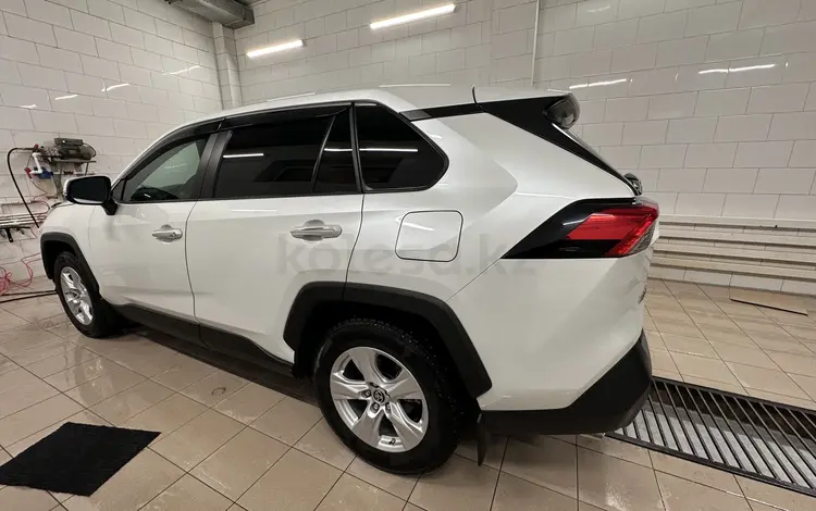 Toyota RAV4 2022 годаfor17 500 000 тг. в Атырау