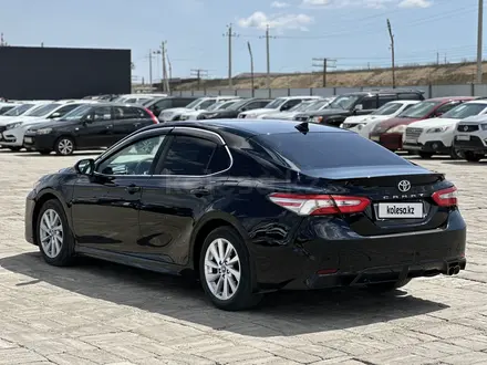 Toyota Camry 2017 года за 9 700 000 тг. в Атырау – фото 3