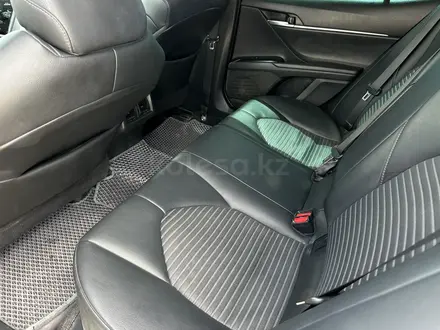 Toyota Camry 2017 года за 9 700 000 тг. в Атырау – фото 9