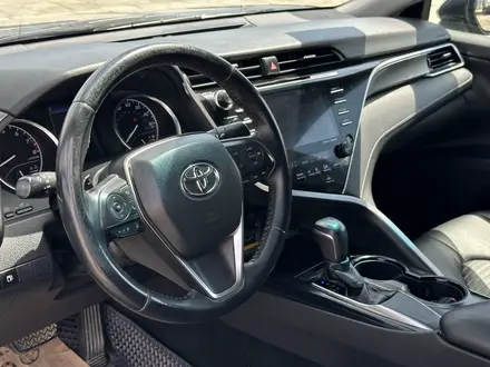 Toyota Camry 2017 года за 9 700 000 тг. в Атырау – фото 14