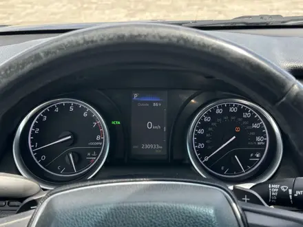 Toyota Camry 2017 года за 9 700 000 тг. в Атырау – фото 20
