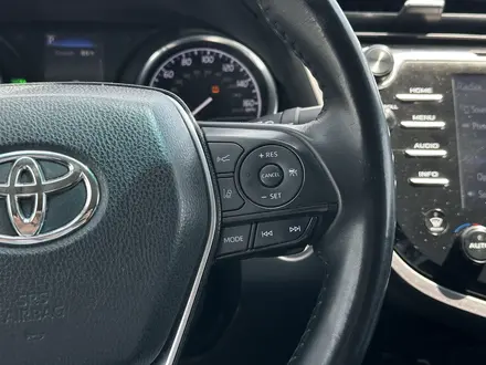 Toyota Camry 2017 года за 9 700 000 тг. в Атырау – фото 22