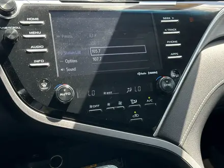 Toyota Camry 2017 года за 9 700 000 тг. в Атырау – фото 25