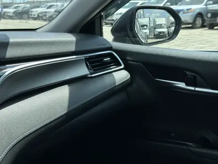 Toyota Camry 2017 года за 9 700 000 тг. в Атырау – фото 28