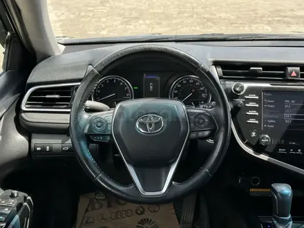 Toyota Camry 2017 года за 9 700 000 тг. в Атырау – фото 6