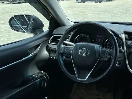 Toyota Camry 2017 года за 9 700 000 тг. в Атырау – фото 7