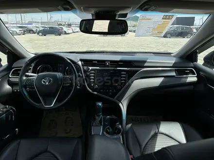 Toyota Camry 2017 года за 9 700 000 тг. в Атырау – фото 8