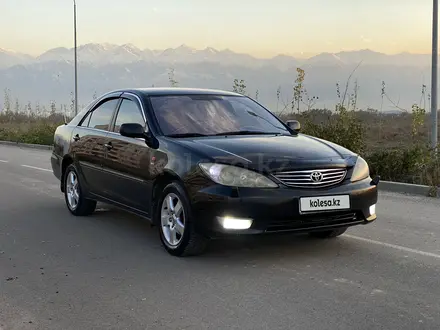 Toyota Camry 2004 года за 6 750 000 тг. в Алматы – фото 2