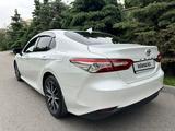 Toyota Camry 2021 годаүшін17 800 000 тг. в Алматы – фото 2