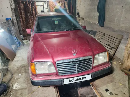 Mercedes-Benz E 220 1994 года за 1 200 000 тг. в Павлодар