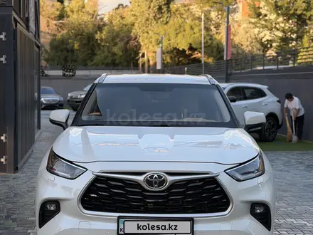 Toyota Highlander 2021 года за 21 500 000 тг. в Тараз