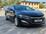 Chevrolet Malibu 2022 года за 11 950 000 тг. в Шымкент – фото 5