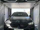 BMW X6 2021 года за 36 000 000 тг. в Костанай – фото 2