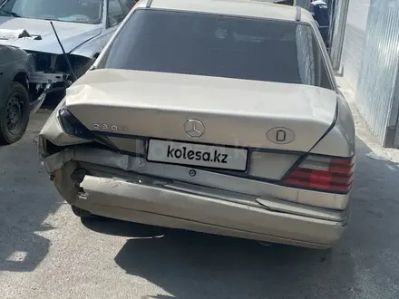 Mercedes-Benz E 280 1988 года за 800 000 тг. в Талдыкорган – фото 2