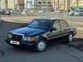 Mercedes-Benz E 220 1989 года за 650 000 тг. в Атырау – фото 2