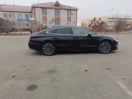 Hyundai Sonata 2022 года за 15 500 000 тг. в Атырау – фото 4