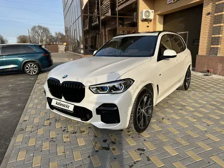 BMW X5 2022 года за 37 700 000 тг. в Алматы – фото 17