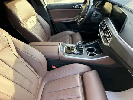 BMW X5 2022 года за 37 700 000 тг. в Алматы – фото 22