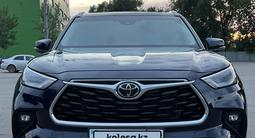 Toyota Highlander 2023 года за 27 700 000 тг. в Алматы