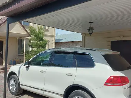 Volkswagen Touareg 2011 года за 11 000 000 тг. в Актобе – фото 2