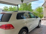 Volkswagen Touareg 2011 года за 10 600 000 тг. в Актобе – фото 4