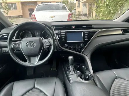 Toyota Camry 2018 года за 12 200 000 тг. в Алматы – фото 10