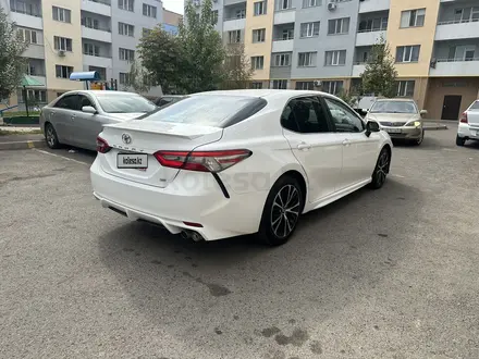 Toyota Camry 2018 года за 12 200 000 тг. в Алматы – фото 7