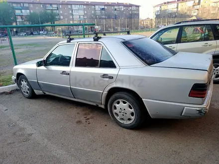 Mercedes-Benz E 200 1992 года за 720 000 тг. в Караганда – фото 4