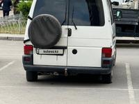 Volkswagen Caravelle 1999 года за 4 000 000 тг. в Астана