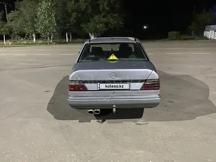 Mercedes-Benz E 200 1990 года за 950 000 тг. в Костанай – фото 3