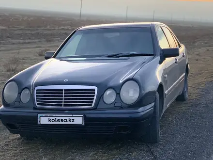 Mercedes-Benz E 230 1996 года за 2 600 000 тг. в Туркестан