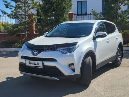 Toyota RAV4 2016 года за 10 500 000 тг. в Кокшетау