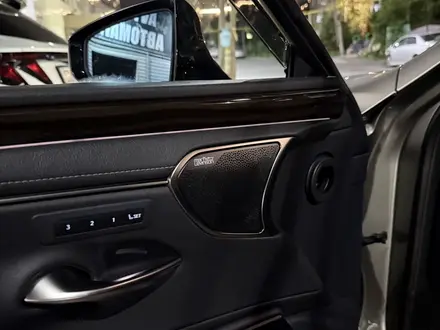Lexus ES 250 2019 года за 20 000 000 тг. в Алматы – фото 13