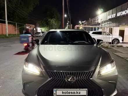 Lexus ES 250 2019 года за 20 000 000 тг. в Алматы – фото 2