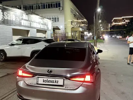 Lexus ES 250 2019 года за 20 000 000 тг. в Алматы – фото 6