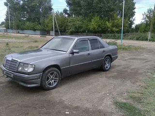 Mercedes-Benz E 230