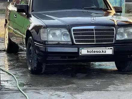 Mercedes-Benz E 220 1993 года за 1 400 000 тг. в Талдыкорган – фото 2