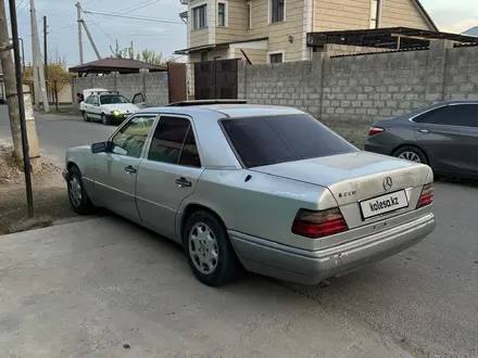 Mercedes-Benz E 200 1994 года за 2 100 000 тг. в Тараз – фото 3