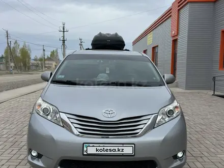 Toyota Sienna 2016 года за 14 500 000 тг. в Актобе – фото 2