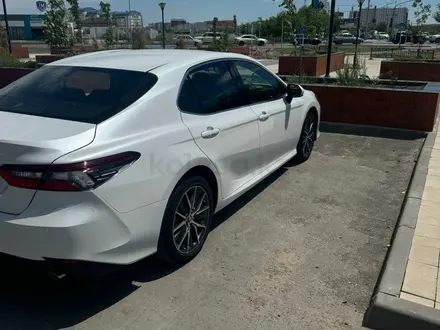 Toyota Camry 2023 года за 17 000 000 тг. в Атырау – фото 3