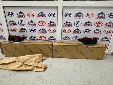 Катафот, хром накладка заднего бампера LC300 за 80 000 тг. в Астана