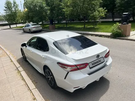 Toyota Camry 2020 года за 11 800 000 тг. в Астана – фото 12