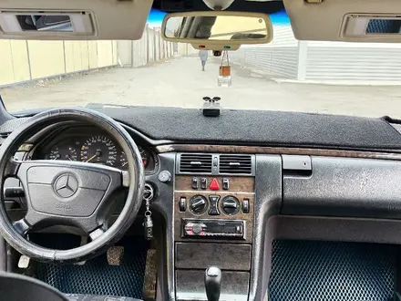 Mercedes-Benz E 230 1997 года за 3 300 000 тг. в Кокшетау – фото 9