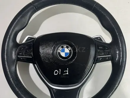 Руль на BMW F10 за 110 000 тг. в Алматы