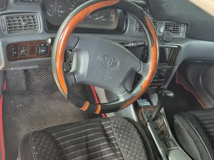 Toyota Camry 1998 года за 3 300 000 тг. в Жаркент – фото 2